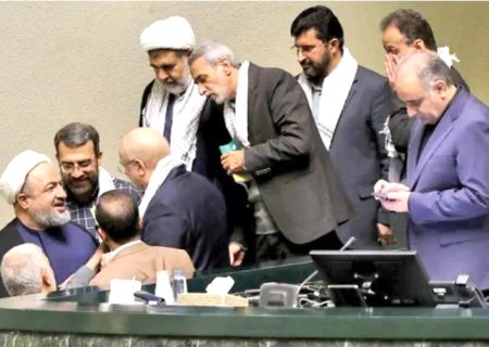 تندروها تاکنون هيچ گامي به سمت رشد و تعالي كشور برنداشتهاند