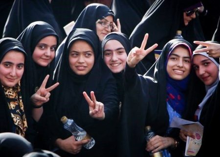 دختران در حفظ شور و نشاط اجتماعی نقش‌آفرین هستند